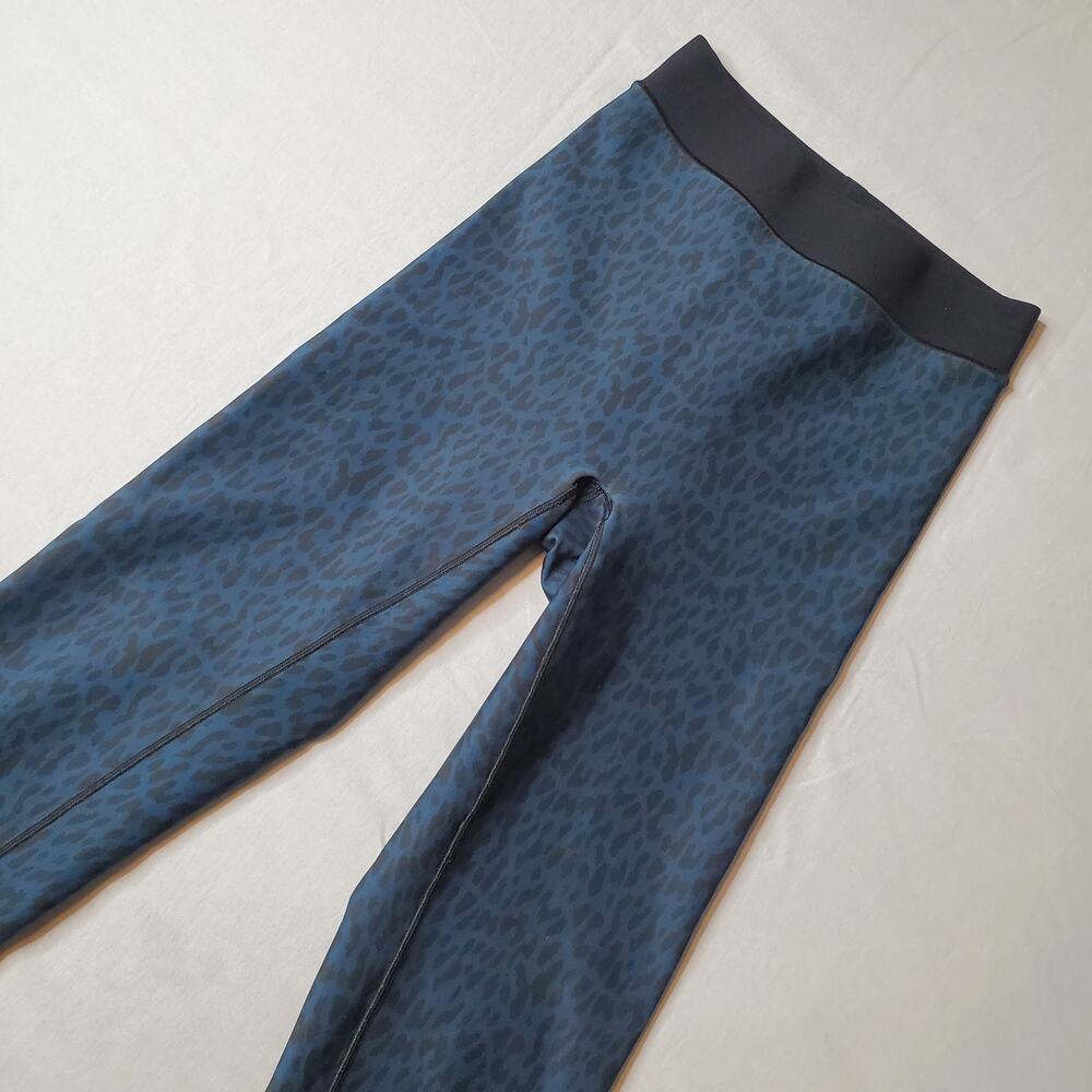 Ultracor Women's Size S High Waisted Cropped Leggings Animal Print Blue